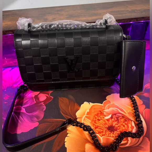 Off Brand - VL Leather Crossbody - Picture 1 of 5